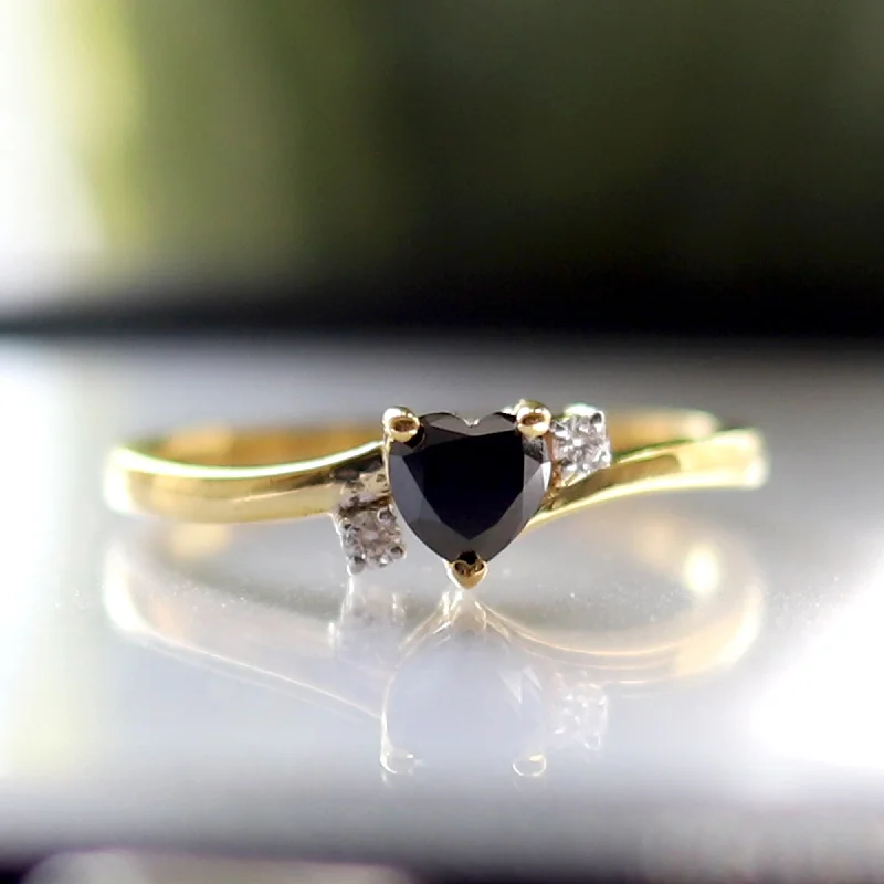 Fine-cut ring-Black Diamond Heart Ring With Yellow Gold