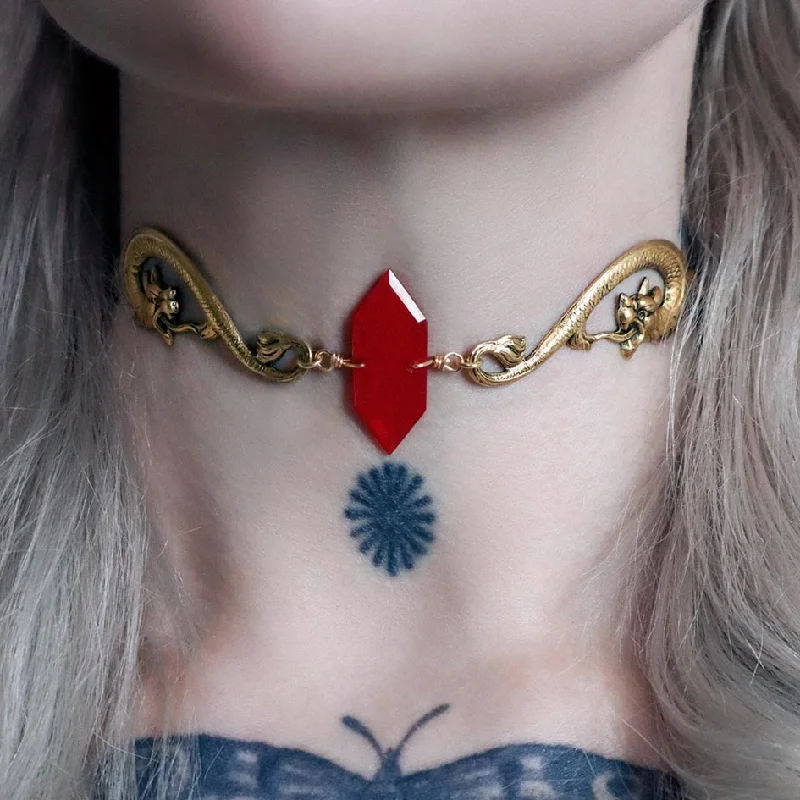 Folk grooved necklace-DRAKE. Red Glass Dragon Choker - Gold