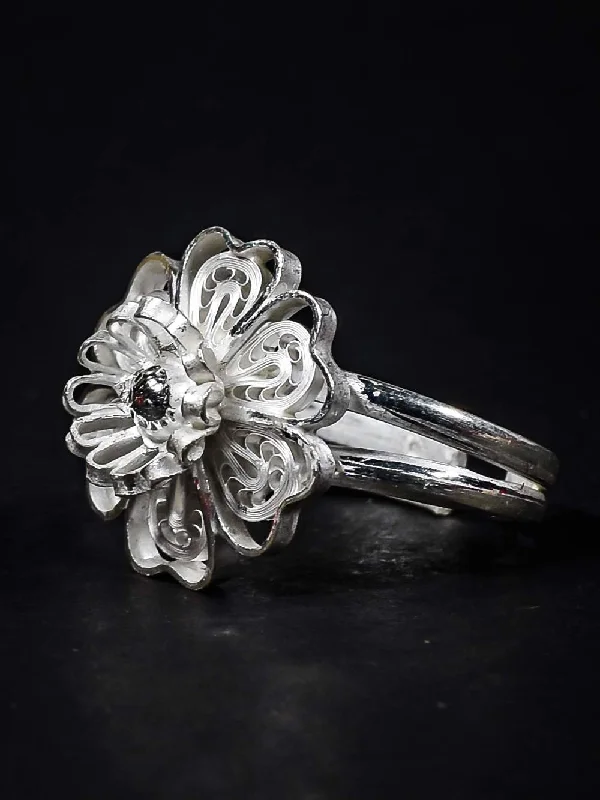 Subtle arc ring-Classic Floral