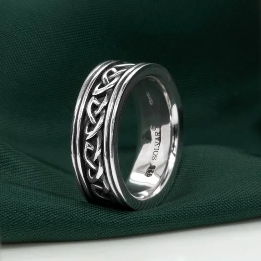 Grooved pattern ring-Gents Celtic Silver Band