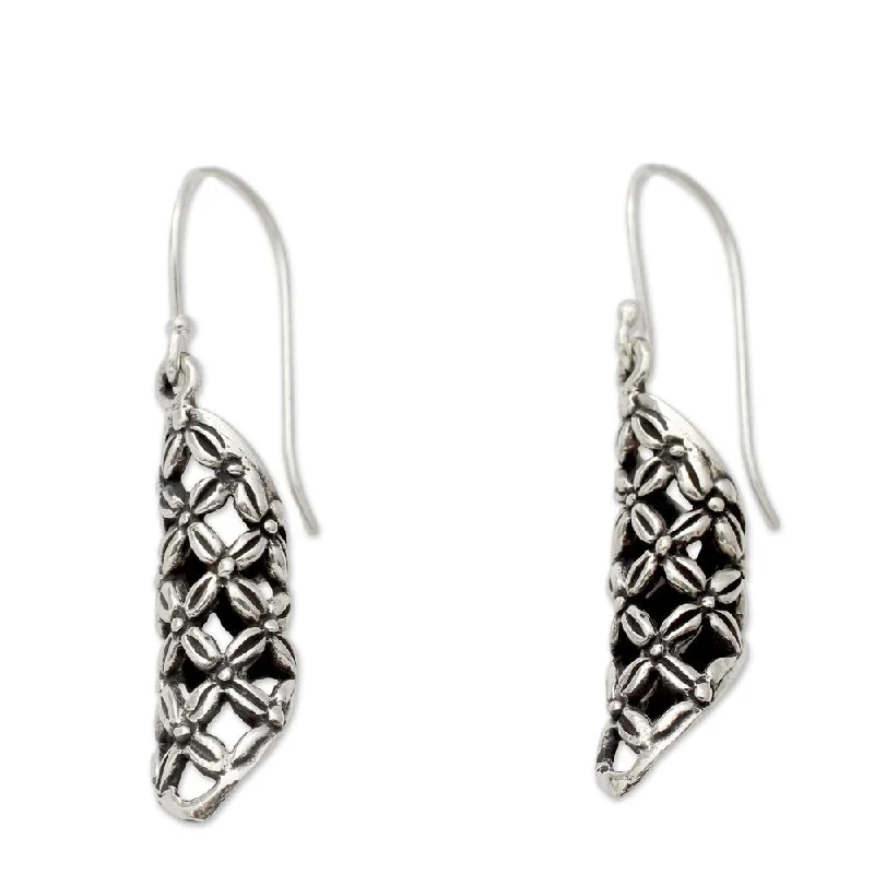 Ragged edge earrings-Handmade Sterling Silver 'Daisy Droplets' Earrings (India)